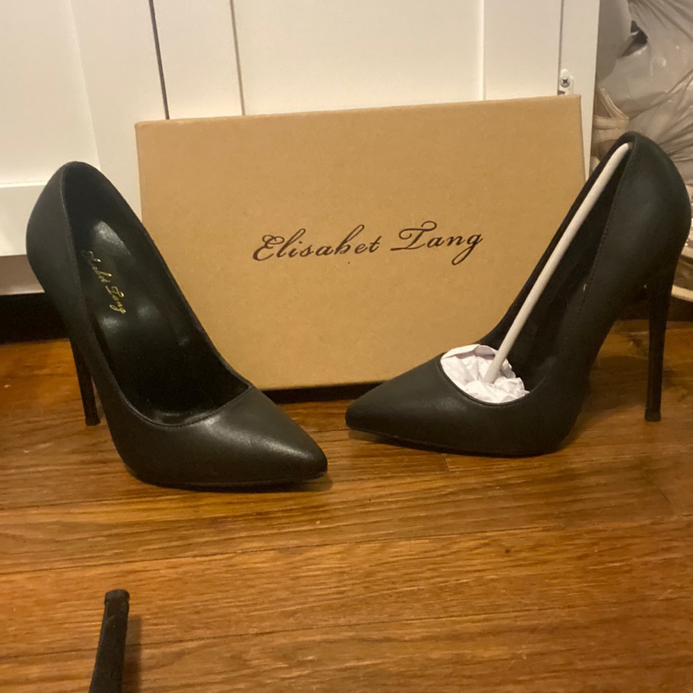 Elisabet Lang black pumps